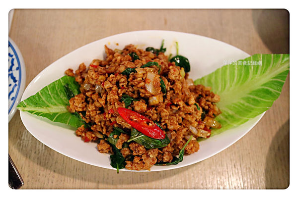 【台北美食】饗泰多 ~ 東區泰式料理❤️超厚實月亮蝦餅/打拋豬肉/清蒸檸檬魚 - 捷運忠孝復興站