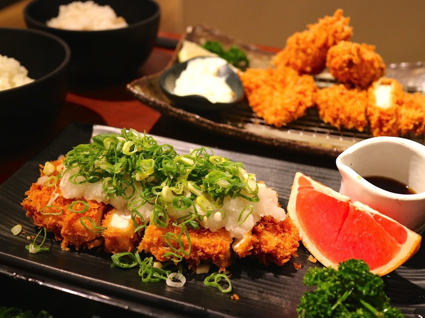 勝博殿-新光三越台南中山店：來自日本新宿的日式炸豬排，廣島江田島牡蠣鮮甜大顆