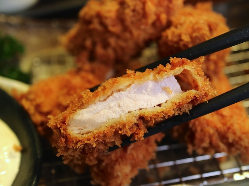 勝博殿-新光三越台南中山店：來自日本新宿的日式炸豬排，廣島江田島牡蠣鮮甜大顆