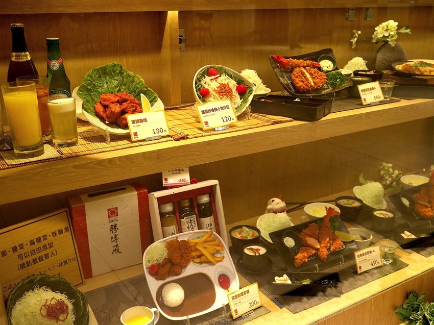 勝博殿-新光三越台南中山店：來自日本新宿的日式炸豬排，廣島江田島牡蠣鮮甜大顆