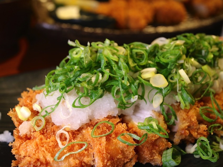 勝博殿-新光三越台南中山店：來自日本新宿的日式炸豬排，廣島江田島牡蠣鮮甜大顆