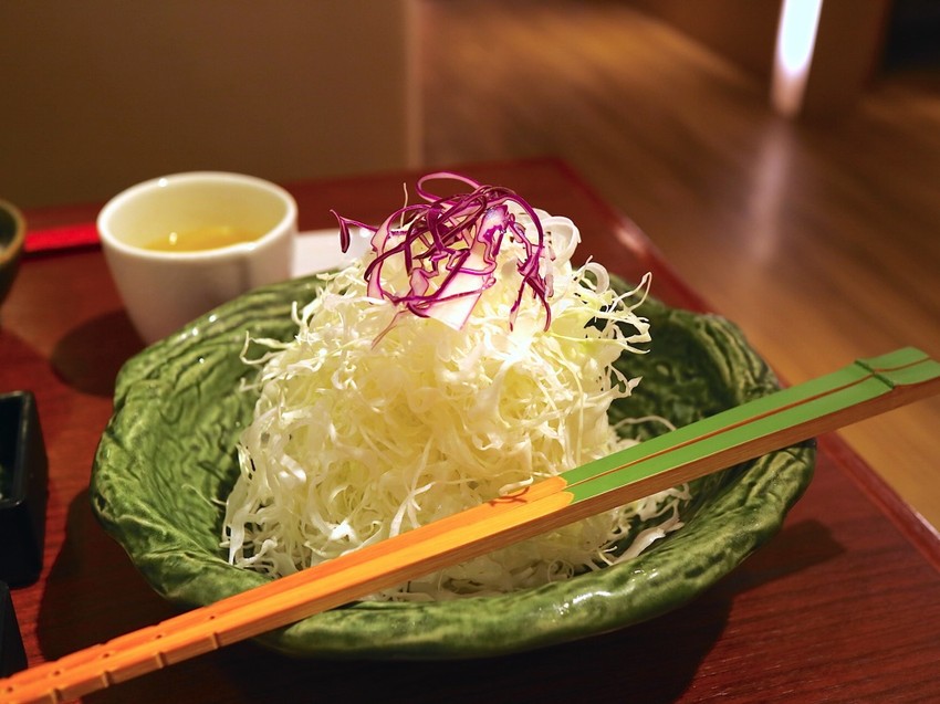 勝博殿-新光三越台南中山店：來自日本新宿的日式炸豬排，廣島江田島牡蠣鮮甜大顆