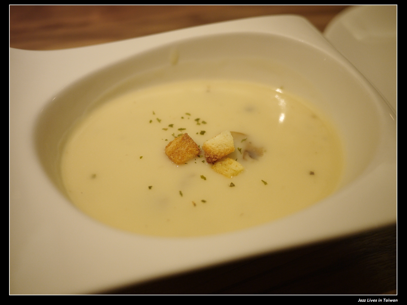 [Eat Eat Bistro] 創意結合藝術品般的料理饗宴~