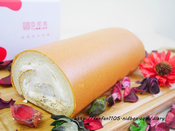 【團購美食】亞尼克 黑糖蕨餅生乳捲 柔軟Q彈 不甜不膩的美味 (8).JPG