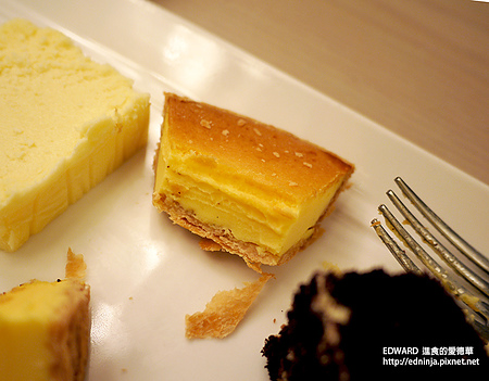 KONAYUKI 粉雪 北海道 Style Cafe：[邀約食記]台北中山 粉雪般的北海道夢幻甜點蛋糕 現在網路也買的到! 粉雪 Konayuki Hokkaido Style Cafe