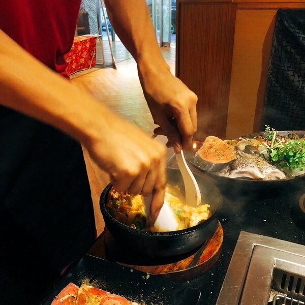 【台北西門町/吃到飽餐廳/壽星優惠/台北燒肉吃到飽/萬華區燒肉推薦】三朵花炭火燒肉鍋物,頂級食材燒肉+鍋