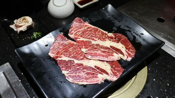 【台北西門町/吃到飽餐廳/壽星優惠/台北燒肉吃到飽/萬華區燒肉推薦】三朵花炭火燒肉鍋物,頂級食材燒肉+鍋