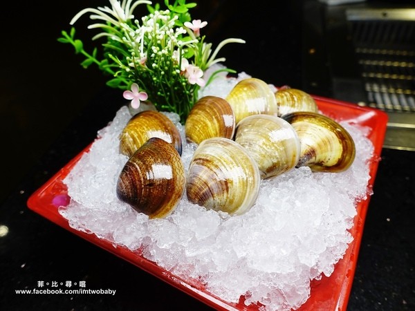 三朵花炭火燒肉．鍋物：【台北西門町】三朵花炭火燒肉．鍋物 玫瑰松阪豬、台塑牛小排、prime霸王牛、40公分深海大魷魚 極品御用享受頂級食材燒肉吃飽飽！壽星優惠/吃到飽餐廳推薦