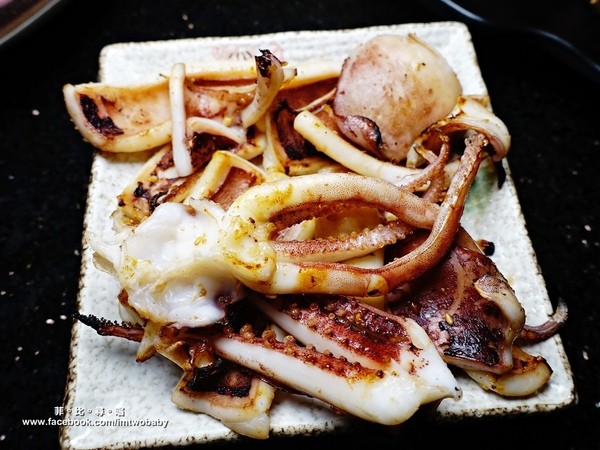 三朵花炭火燒肉．鍋物：【台北西門町】三朵花炭火燒肉．鍋物 玫瑰松阪豬、台塑牛小排、prime霸王牛、40公分深海大魷魚 極品御用享受頂級食材燒肉吃飽飽！壽星優惠/吃到飽餐廳推薦