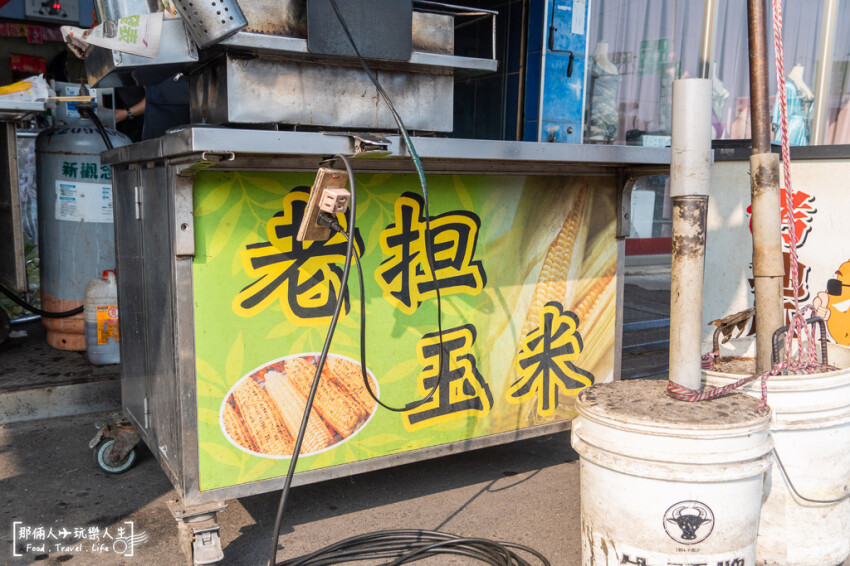 草屯老擔現烤玉米｜還沒開火就有客人來排隊，聽說隱藏版鬼椒醬只有在地人知道～