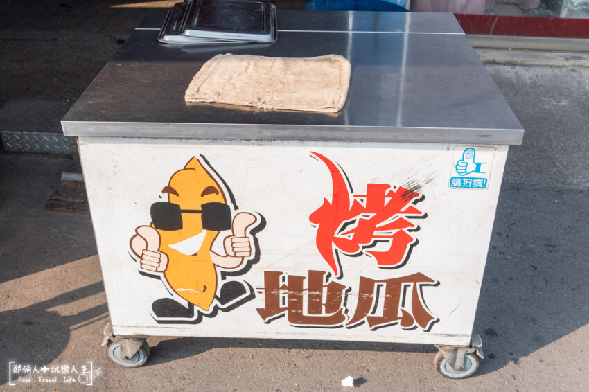 草屯老擔現烤玉米｜還沒開火就有客人來排隊，聽說隱藏版鬼椒醬只有在地人知道～