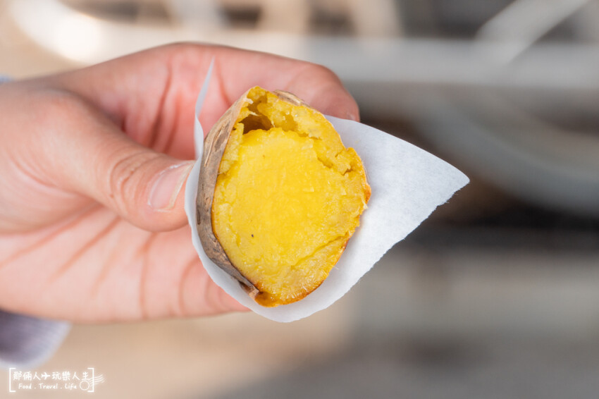 草屯老擔現烤玉米｜還沒開火就有客人來排隊，聽說隱藏版鬼椒醬只有在地人知道～