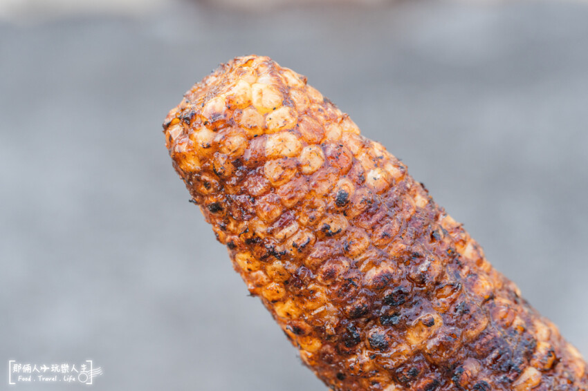 草屯老擔現烤玉米｜還沒開火就有客人來排隊，聽說隱藏版鬼椒醬只有在地人知道～