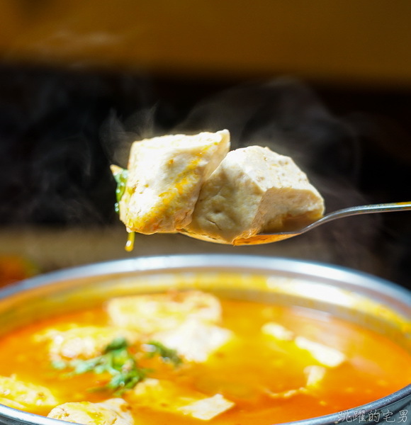 [新北中和美食]連城小館- 美味眷村菜讓我留下深刻印象 平價又好吃 大推排骨炒飯 芋艿燒雞 提供合菜訂桌年菜(內有詳細菜單)