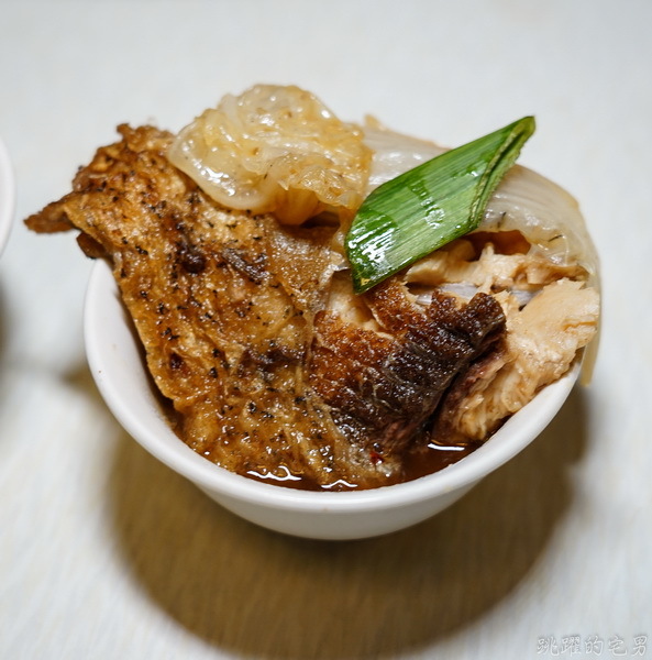 [新北中和美食]連城小館- 美味眷村菜讓我留下深刻印象 平價又好吃 大推排骨炒飯 芋艿燒雞 提供合菜訂桌年菜(內有詳細菜單)