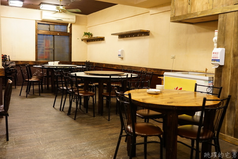 [新北中和美食]連城小館- 美味眷村菜讓我留下深刻印象 平價又好吃 大推排骨炒飯 芋艿燒雞 提供合菜訂桌年菜(內有詳細菜單)