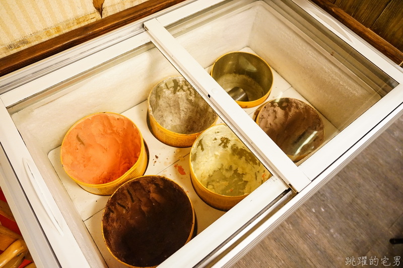 [新北中和美食]連城小館- 美味眷村菜讓我留下深刻印象 平價又好吃 大推排骨炒飯 芋艿燒雞 提供合菜訂桌年菜(內有詳細菜單)