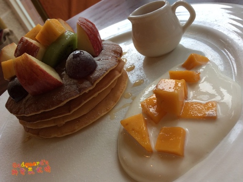 (私心推薦)[西區] 大推鬆餅超美味～可惜附餐好油膩～夏威夷風情滿滿的Hawaii51