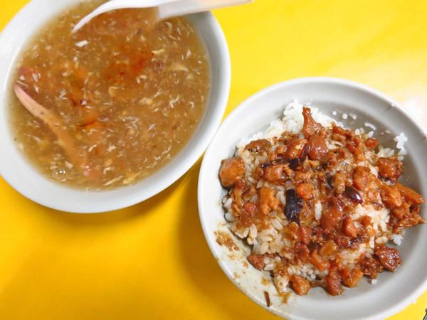 【板橋美食】媽祖廟邊魷魚羹-美味又便宜20元魯肉飯