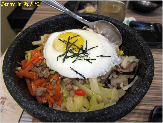 高雄=<食>韓人匯 一隻雞專賣店~ 雞湯真好喝=