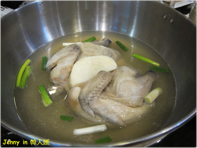 高雄=<食>韓人匯 一隻雞專賣店~ 雞湯真好喝=