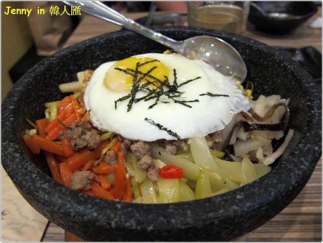 高雄=<食>韓人匯 一隻雞專賣店~ 雞湯真好喝=