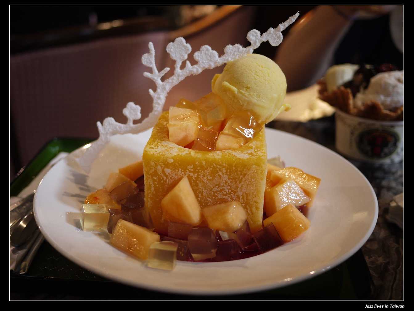 [第四信用合作社]沒有排隊領錢, 瘋狂台中人排隊吃冰...