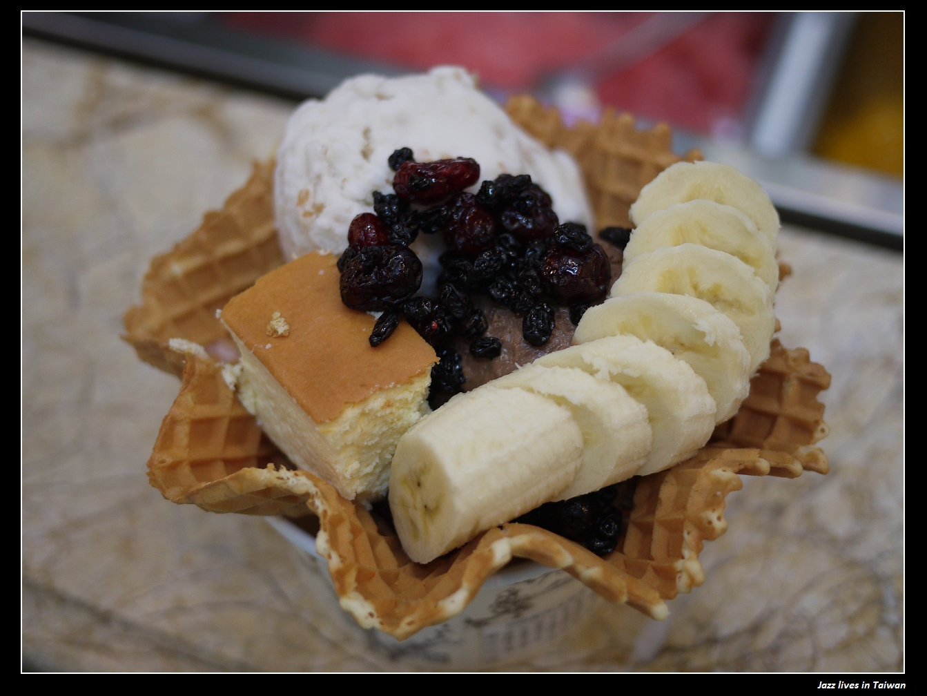 [第四信用合作社]沒有排隊領錢, 瘋狂台中人排隊吃冰...