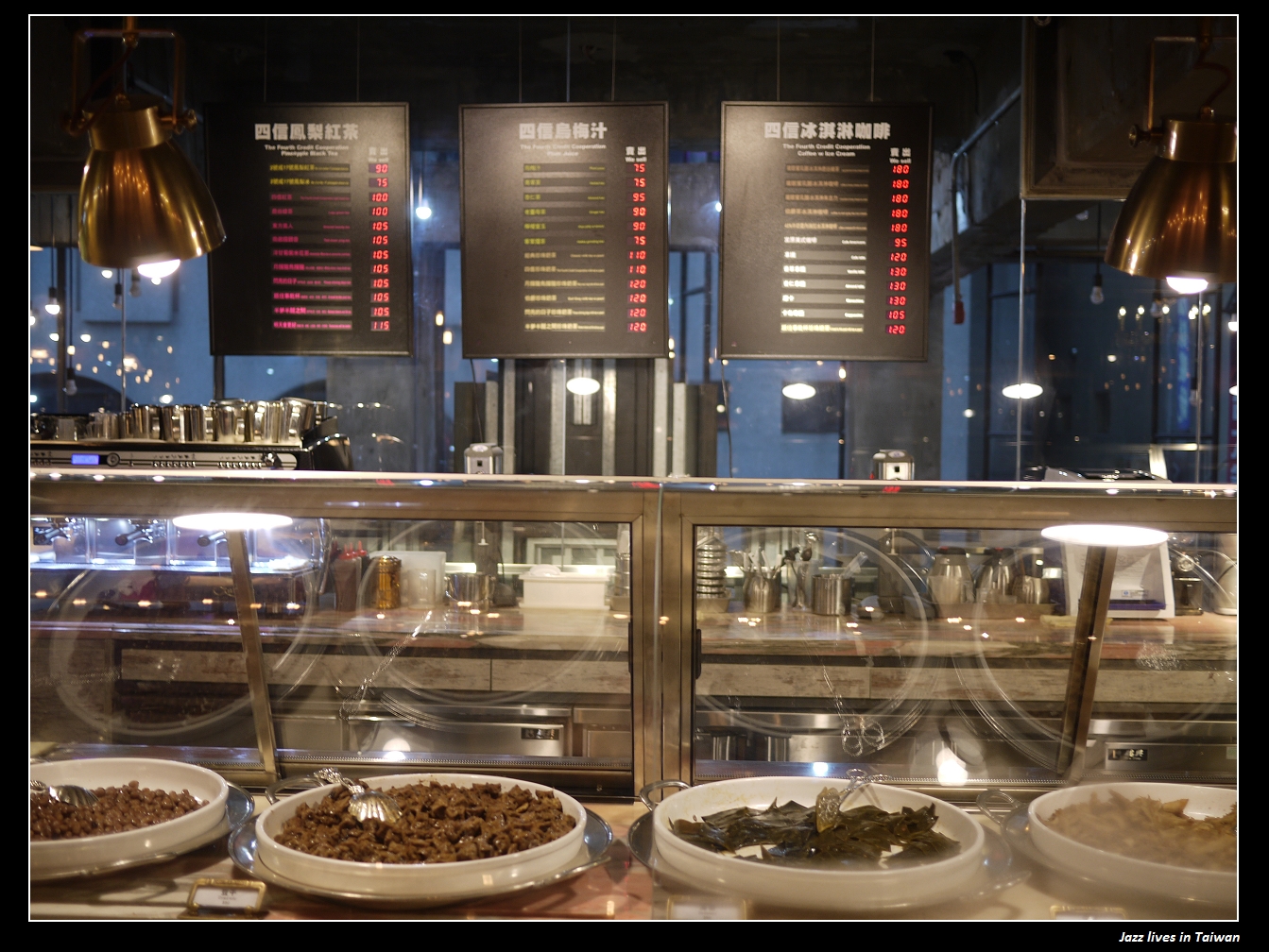 [第四信用合作社]沒有排隊領錢, 瘋狂台中人排隊吃冰...