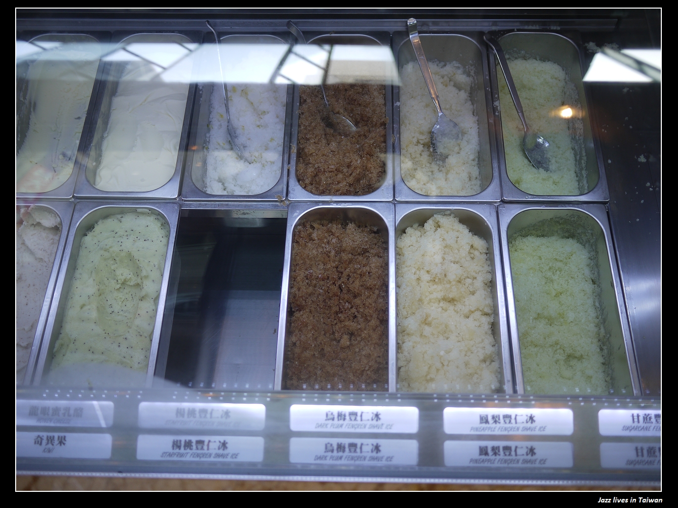 [第四信用合作社]沒有排隊領錢, 瘋狂台中人排隊吃冰...