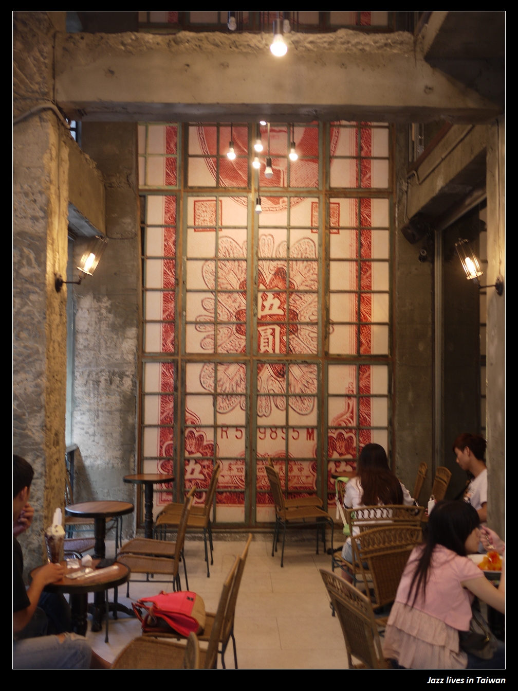 [第四信用合作社]沒有排隊領錢, 瘋狂台中人排隊吃冰...