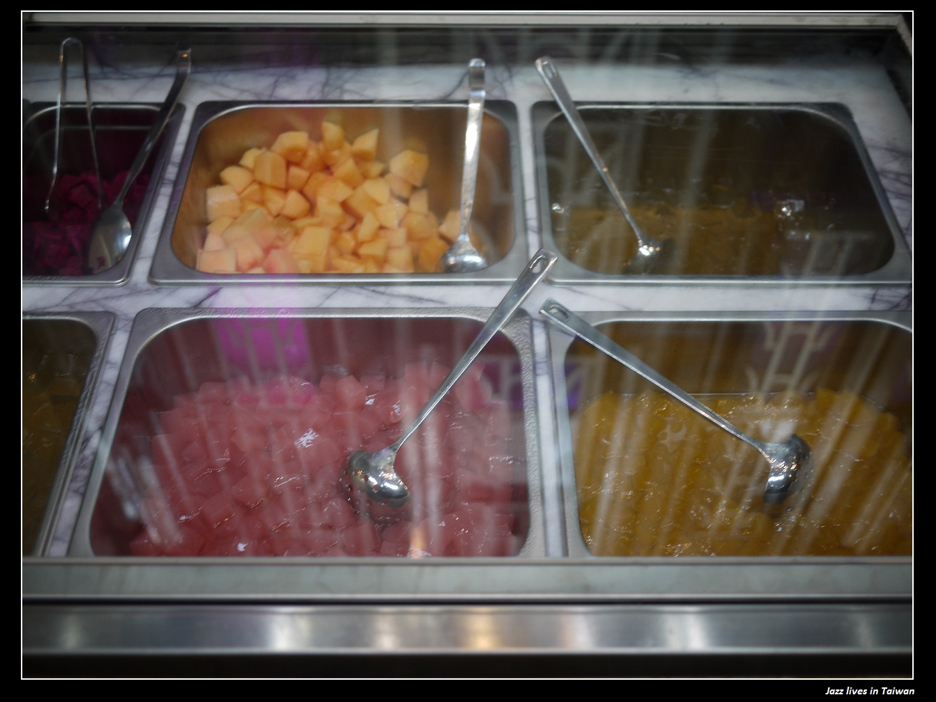 [第四信用合作社]沒有排隊領錢, 瘋狂台中人排隊吃冰...