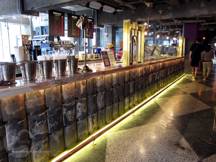 台中火車站 | 台中市第四信用合作社 (宮原眼科二店) ．老建築新價值 / 人氣冰店 / 拍照景點