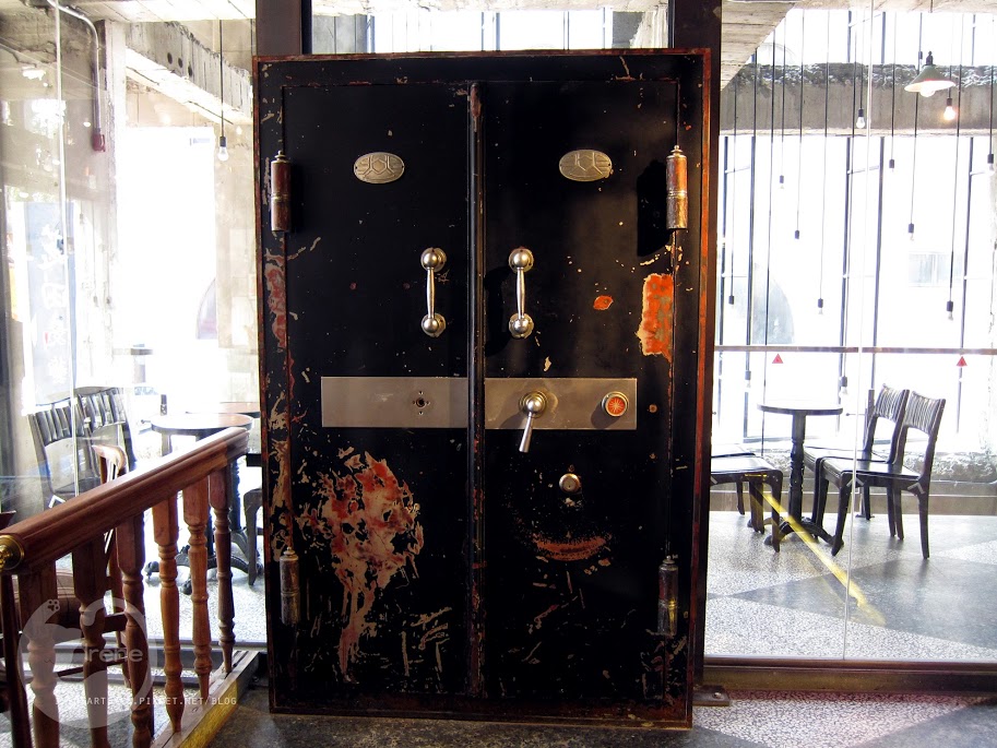 台中火車站 | 台中市第四信用合作社 (宮原眼科二店) ．老建築新價值 / 人氣冰店 / 拍照景點