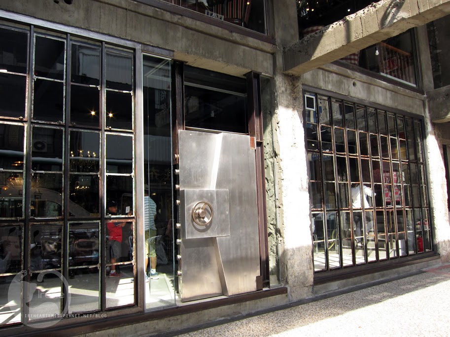 台中火車站 | 台中市第四信用合作社 (宮原眼科二店) ．老建築新價值 / 人氣冰店 / 拍照景點