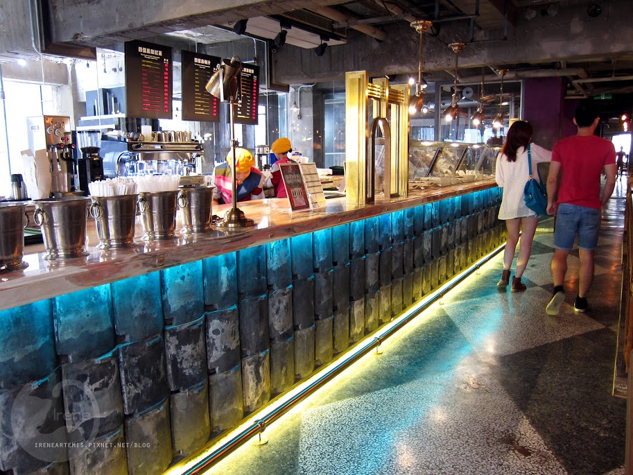 台中火車站 | 台中市第四信用合作社 (宮原眼科二店) ．老建築新價值 / 人氣冰店 / 拍照景點