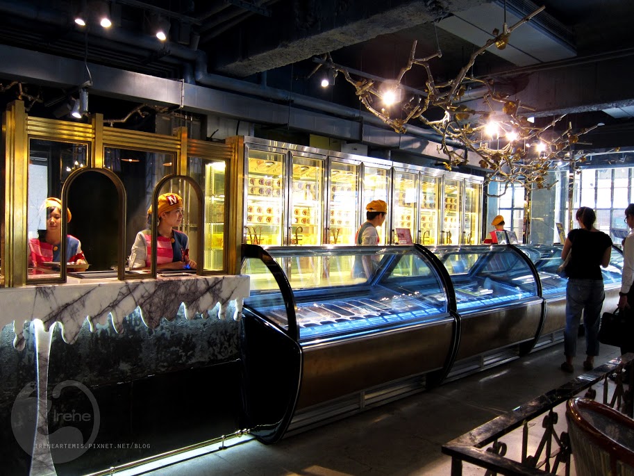 台中火車站 | 台中市第四信用合作社 (宮原眼科二店) ．老建築新價值 / 人氣冰店 / 拍照景點