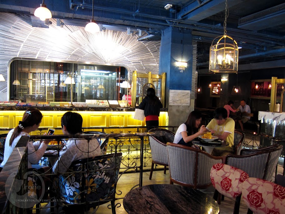 台中火車站 | 台中市第四信用合作社 (宮原眼科二店) ．老建築新價值 / 人氣冰店 / 拍照景點