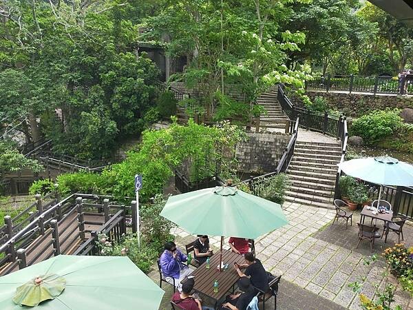 新竹峨眉歇心茶樓~與期間限定版浪漫油桐花相遇~獅山遊客中心~