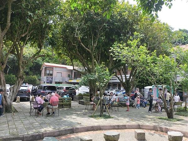 新竹峨眉歇心茶樓~與期間限定版浪漫油桐花相遇~獅山遊客中心~