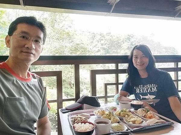 新竹峨眉歇心茶樓~與期間限定版浪漫油桐花相遇~獅山遊客中心~