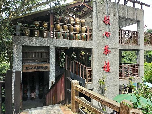 新竹峨眉歇心茶樓~與期間限定版浪漫油桐花相遇~獅山遊客中心~