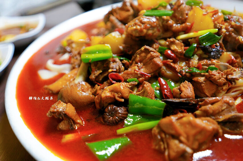 小喬新疆羊肉串，香辣過癮大盤雞、紅燒羊肉湯，板橋江子翠美食!