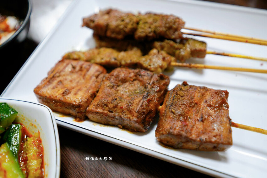 小喬新疆羊肉串，香辣過癮大盤雞、紅燒羊肉湯，板橋江子翠美食!