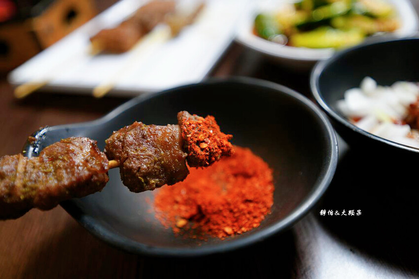 小喬新疆羊肉串，香辣過癮大盤雞、紅燒羊肉湯，板橋江子翠美食!