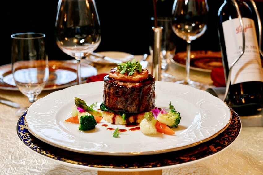 基隆市中山區麗星郵輪探索星號開箱！娛樂設施.露臺房.皇宮套房.自費餐廳 - 卡琳。摸魚兒趣