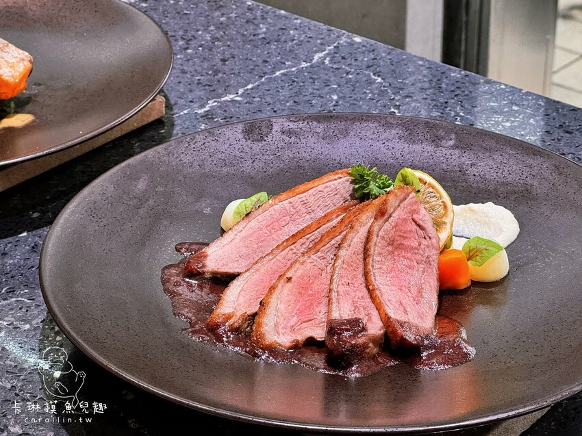 基隆市中山區麗星郵輪探索星號開箱！娛樂設施.露臺房.皇宮套房.自費餐廳 - 卡琳。摸魚兒趣