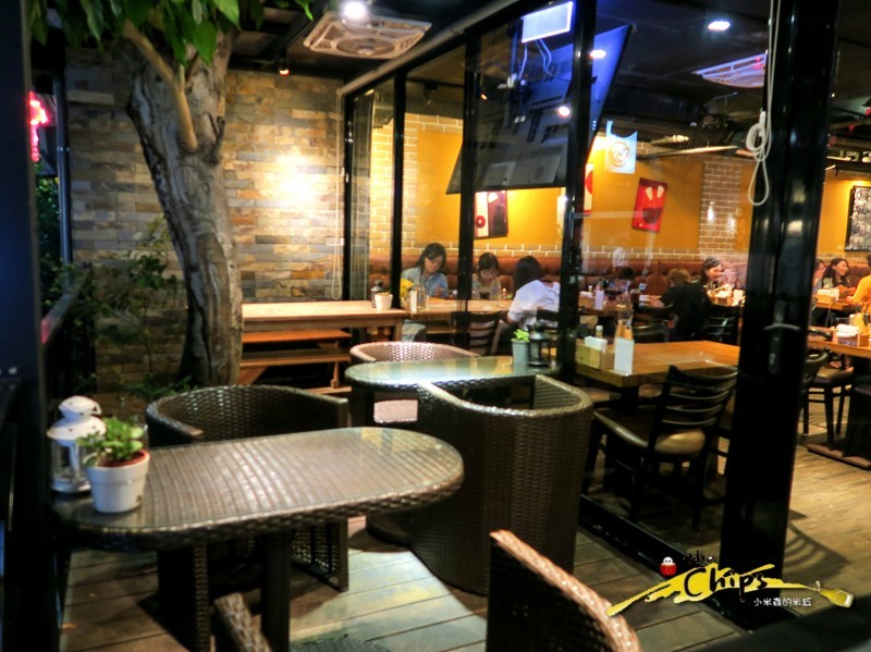 【捷運國父紀念館站】The chips 美式餐廳-光復店~下班後與三五好友一起看大螢幕賽事、樂享美式佳餚，早午餐「噶瑪蘭帶骨豬排」&「私房噴汁炸雞」超級推薦!