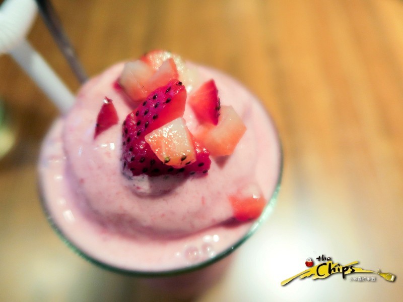 【捷運國父紀念館站】The chips 美式餐廳-光復店~下班後與三五好友一起看大螢幕賽事、樂享美式佳餚，早午餐「噶瑪蘭帶骨豬排」&「私房噴汁炸雞」超級推薦!