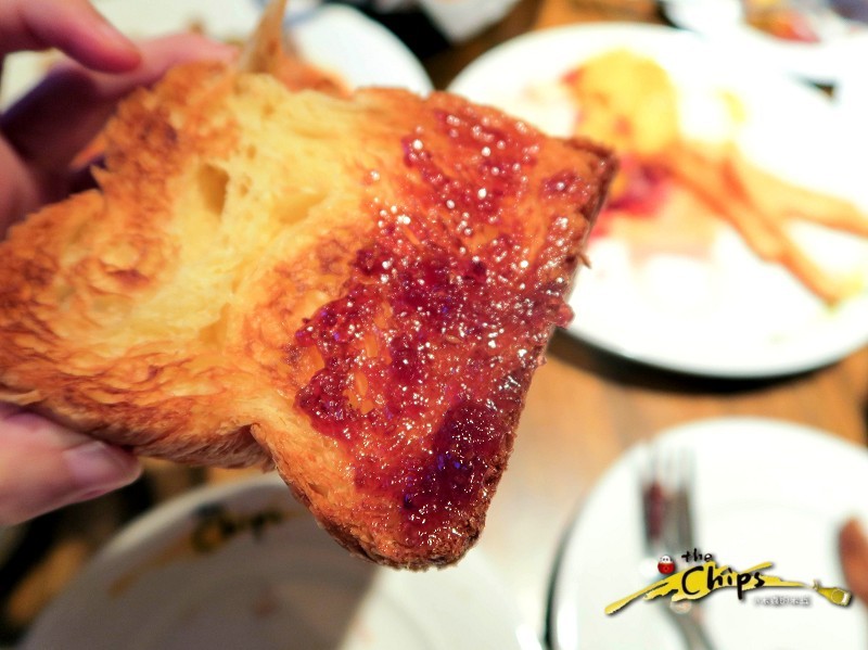 【捷運國父紀念館站】The chips 美式餐廳-光復店~下班後與三五好友一起看大螢幕賽事、樂享美式佳餚，早午餐「噶瑪蘭帶骨豬排」&「私房噴汁炸雞」超級推薦!